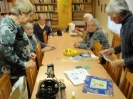 Raamatukokku kogunesid lapitööhuvilised, kes Liia Toomi juhendamisel õppisid lappide kokkupanemist palkmaja stiilis