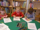 Lapsed joonistamas/värvimas pilte kevadest